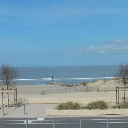 Face A L'ocean * Soulac-sur-Mer